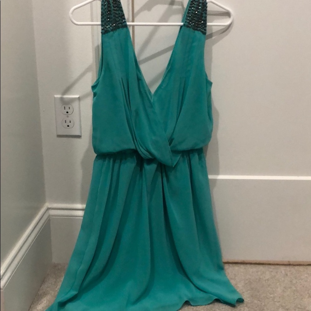 V neck dress